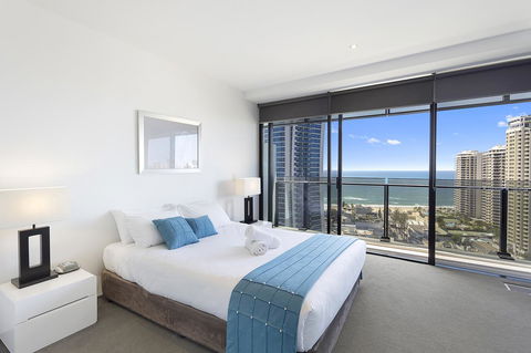 Holiday Holiday Circle On Cavill Apartments - Getaway Accommodation 12