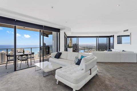 Holiday Holiday Circle On Cavill Apartments - Getaway Accommodation 10