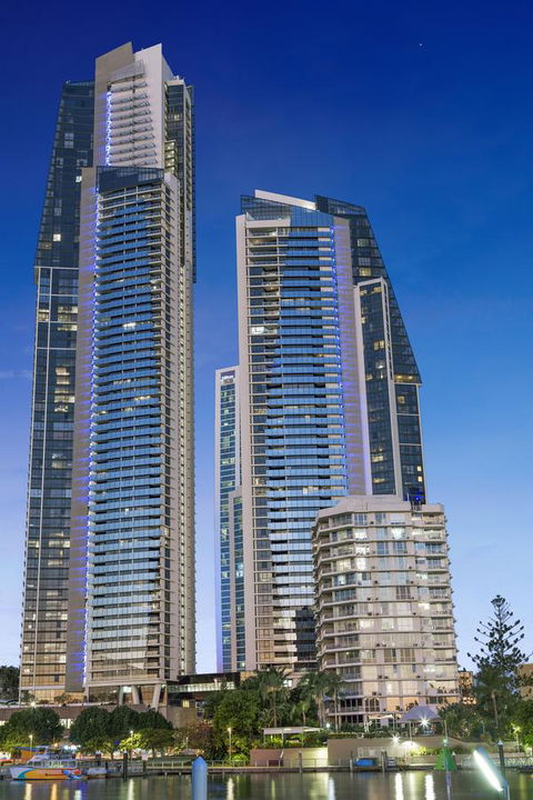Holiday Holiday Circle On Cavill Apartments - Getaway Accommodation 28