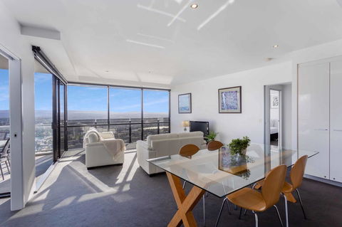 Holiday Holiday Circle On Cavill Apartments - Getaway Accommodation 21