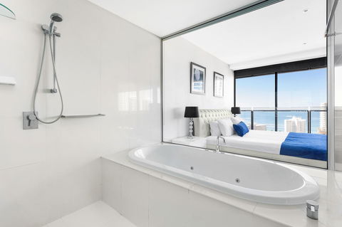 Holiday Holiday Circle On Cavill Apartments - Getaway Accommodation 19