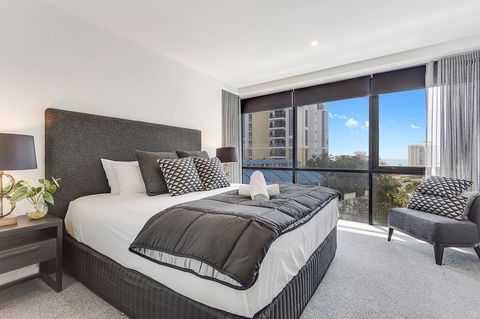 Holiday Holiday Circle On Cavill Apartments - Getaway Accommodation 34