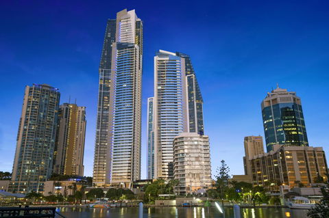 Holiday Holiday Circle On Cavill Apartments - Getaway Accommodation 0