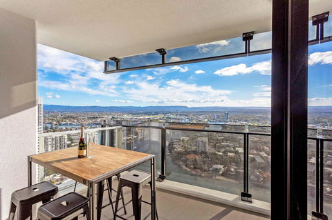 Holiday Holiday Circle On Cavill Apartments - Getaway Accommodation 22