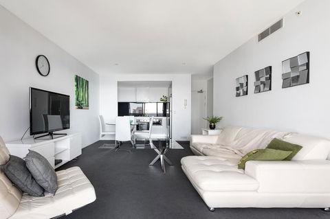 Holiday Holiday Circle On Cavill Apartments - Getaway Accommodation 7