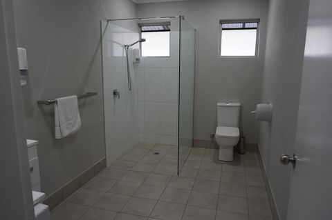 YAL Cairns - A Motel That Makes A Difference - Getaway Accommodation 2