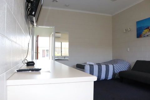 YAL Cairns - A Motel That Makes A Difference - Getaway Accommodation 8