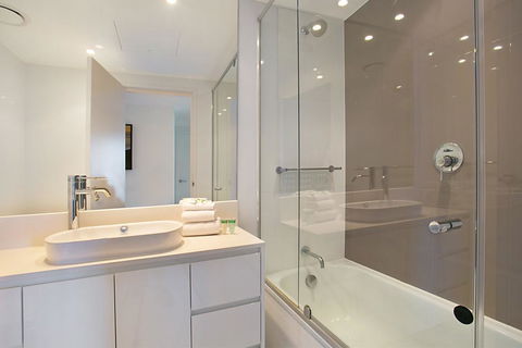 Number 1 H Residences - WiFi, Parking & More By Gold Coast Holidays - Getaway Accommodation 3
