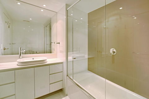 Number 1 H Residences - WiFi, Parking & More By Gold Coast Holidays - Getaway Accommodation 13