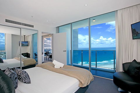 Number 1 H Residences - WiFi, Parking & More By Gold Coast Holidays - Getaway Accommodation 8