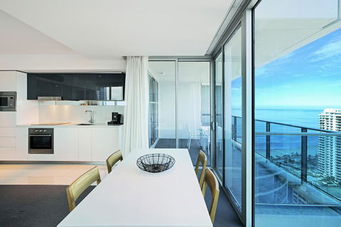 Number 1 H Residences - WiFi, Parking & More By Gold Coast Holidays - Getaway Accommodation 19