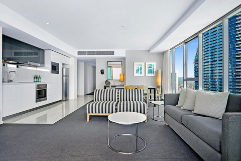 Number 1 H Residences - WiFi, Parking & More By Gold Coast Holidays - Getaway Accommodation 33