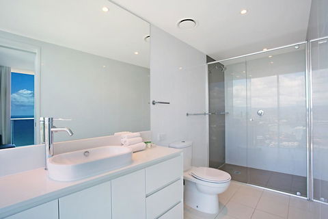Number 1 H Residences - WiFi, Parking & More By Gold Coast Holidays - Getaway Accommodation 6