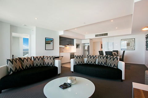 Number 1 H Residences - WiFi, Parking & More By Gold Coast Holidays - Getaway Accommodation 11