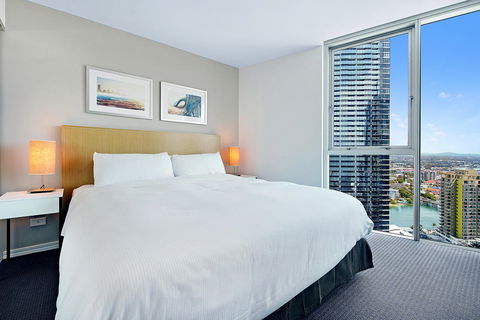 Number 1 H Residences - WiFi, Parking & More By Gold Coast Holidays - Getaway Accommodation 32