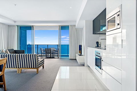 Number 1 H Residences - WiFi, Parking & More By Gold Coast Holidays - Getaway Accommodation 37