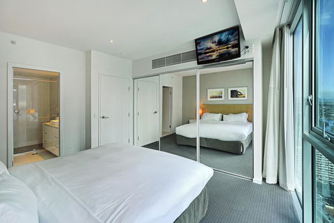 Number 1 H Residences - WiFi, Parking & More By Gold Coast Holidays - Getaway Accommodation 14