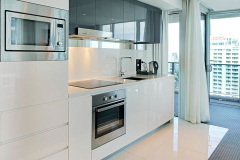 Number 1 H Residences - WiFi, Parking & More By Gold Coast Holidays - Getaway Accommodation 18