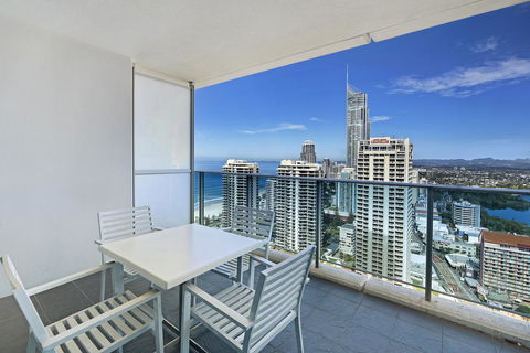 Number 1 H Residences - WiFi, Parking & More By Gold Coast Holidays - Getaway Accommodation 21