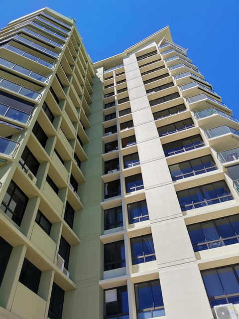 Surfers Hawaiian Holiday Apartments - Getaway Accommodation 7