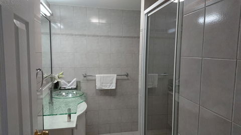 Surfers Hawaiian Holiday Apartments - Getaway Accommodation 12
