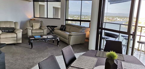 Surfers Hawaiian Holiday Apartments - Getaway Accommodation 4