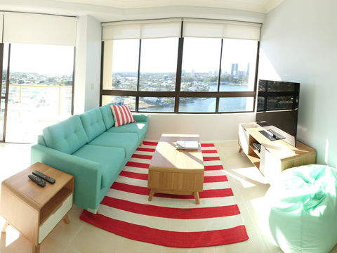 Surfers Hawaiian Holiday Apartments - Getaway Accommodation 1