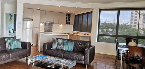 Surfers Hawaiian Holiday Apartments - Getaway Accommodation 6
