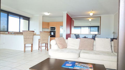 Surfers Hawaiian Holiday Apartments - Getaway Accommodation 18