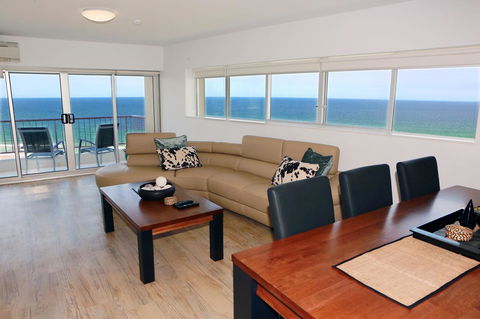 Narrowneck Court Holiday Apartments - Getaway Accommodation 4