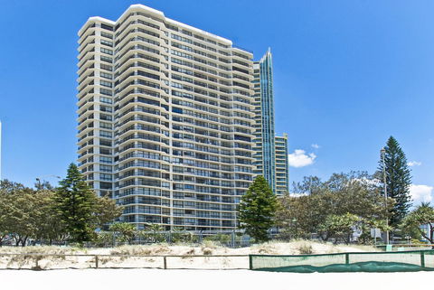 Hi Surf Beachfront Resort Apartments - Getaway Accommodation 5