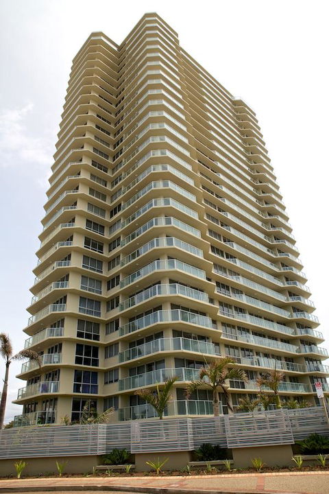 Hi Surf Beachfront Resort Apartments - Getaway Accommodation 43