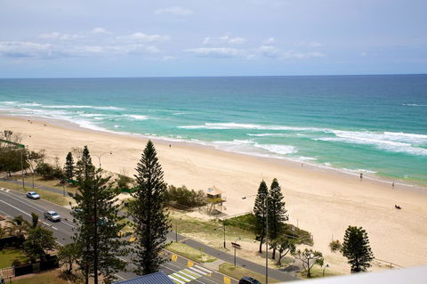 Hi Surf Beachfront Resort Apartments - Getaway Accommodation 35