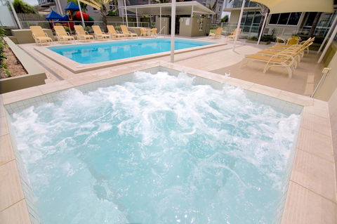 Hi Surf Beachfront Resort Apartments - Getaway Accommodation 13