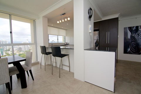 Hi Surf Beachfront Resort Apartments - Getaway Accommodation 26