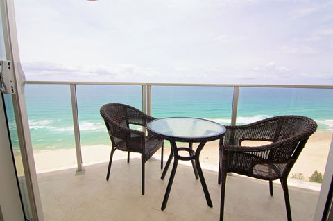 Hi Surf Beachfront Resort Apartments - Getaway Accommodation 37