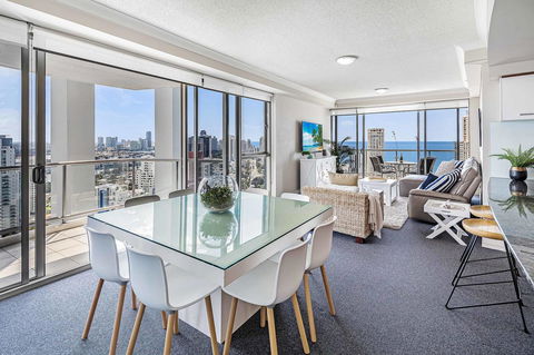 Holiday Holiday Chevron Renaissance Apartments - Getaway Accommodation 11