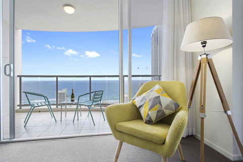Holiday Holiday Chevron Renaissance Apartments - Getaway Accommodation 5