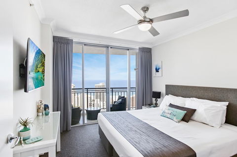 Holiday Holiday Chevron Renaissance Apartments - Getaway Accommodation 23