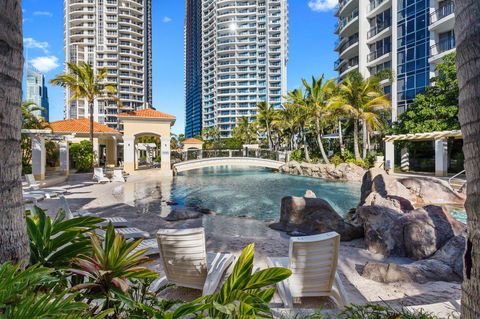 Holiday Holiday Chevron Renaissance Apartments - Getaway Accommodation 16
