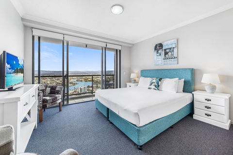 Holiday Holiday Chevron Renaissance Apartments - Getaway Accommodation 12