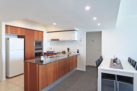 Holiday Holiday Chevron Renaissance Apartments - Getaway Accommodation 19