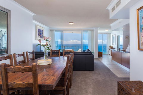 Holiday Holiday Chevron Renaissance Apartments - Getaway Accommodation 26