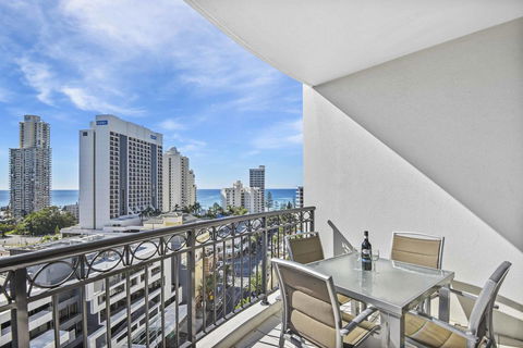 Holiday Holiday Chevron Renaissance Apartments - Getaway Accommodation 22