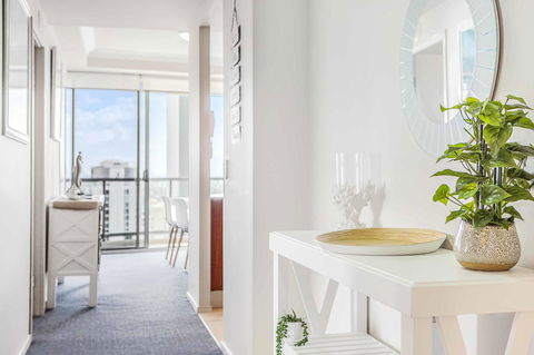 Holiday Holiday Chevron Renaissance Apartments - Getaway Accommodation 2