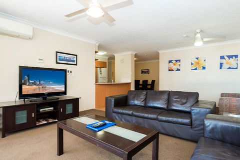 Breakers North Absolute Beachfront Apartments - Official - Getaway Accommodation 32