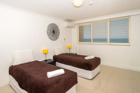 Breakers North Absolute Beachfront Apartments - Official - Getaway Accommodation 26