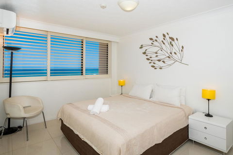 Breakers North Absolute Beachfront Apartments - Official - Getaway Accommodation 27