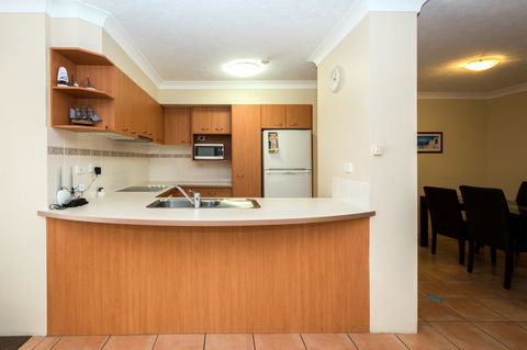 Breakers North Absolute Beachfront Apartments - Official - Getaway Accommodation 33