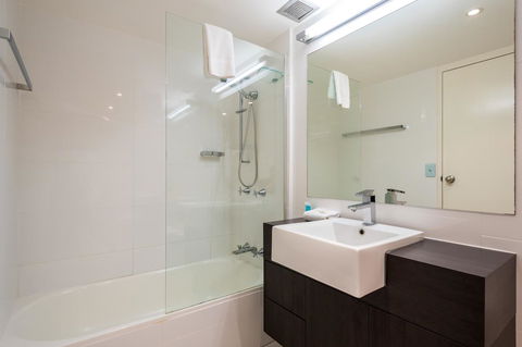 Breakers North Absolute Beachfront Apartments - Official - Getaway Accommodation 25